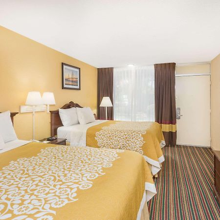 Days Inn By Wyndham Mt Pleasant-Charleston-Patriots Point Esterno foto