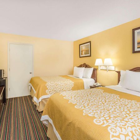 Days Inn By Wyndham Mt Pleasant-Charleston-Patriots Point Esterno foto