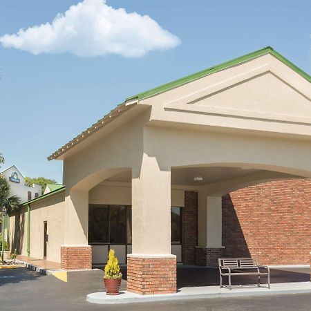 Days Inn By Wyndham Mt Pleasant-Charleston-Patriots Point Esterno foto