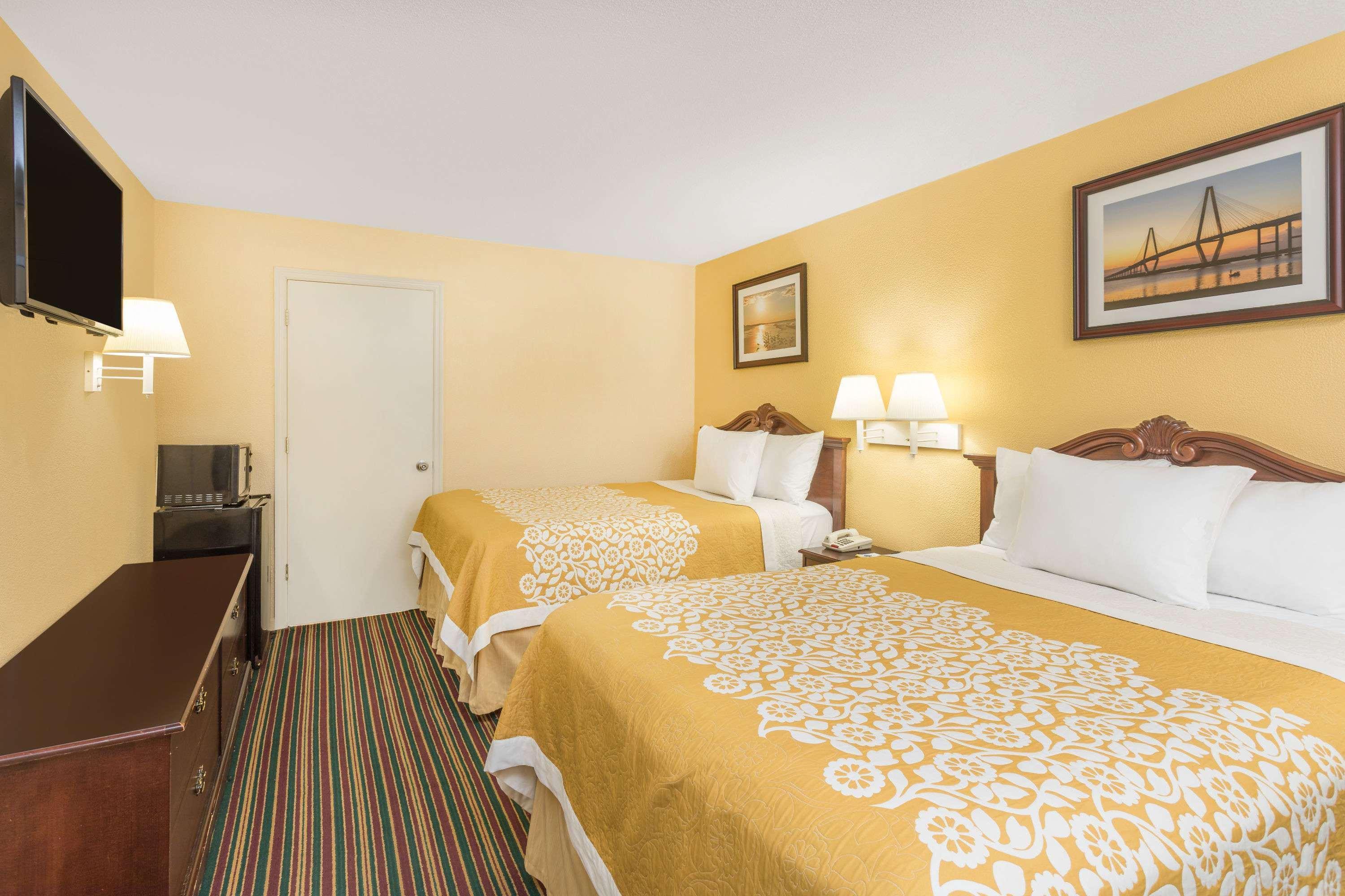 Days Inn By Wyndham Mt Pleasant-Charleston-Patriots Point Esterno foto