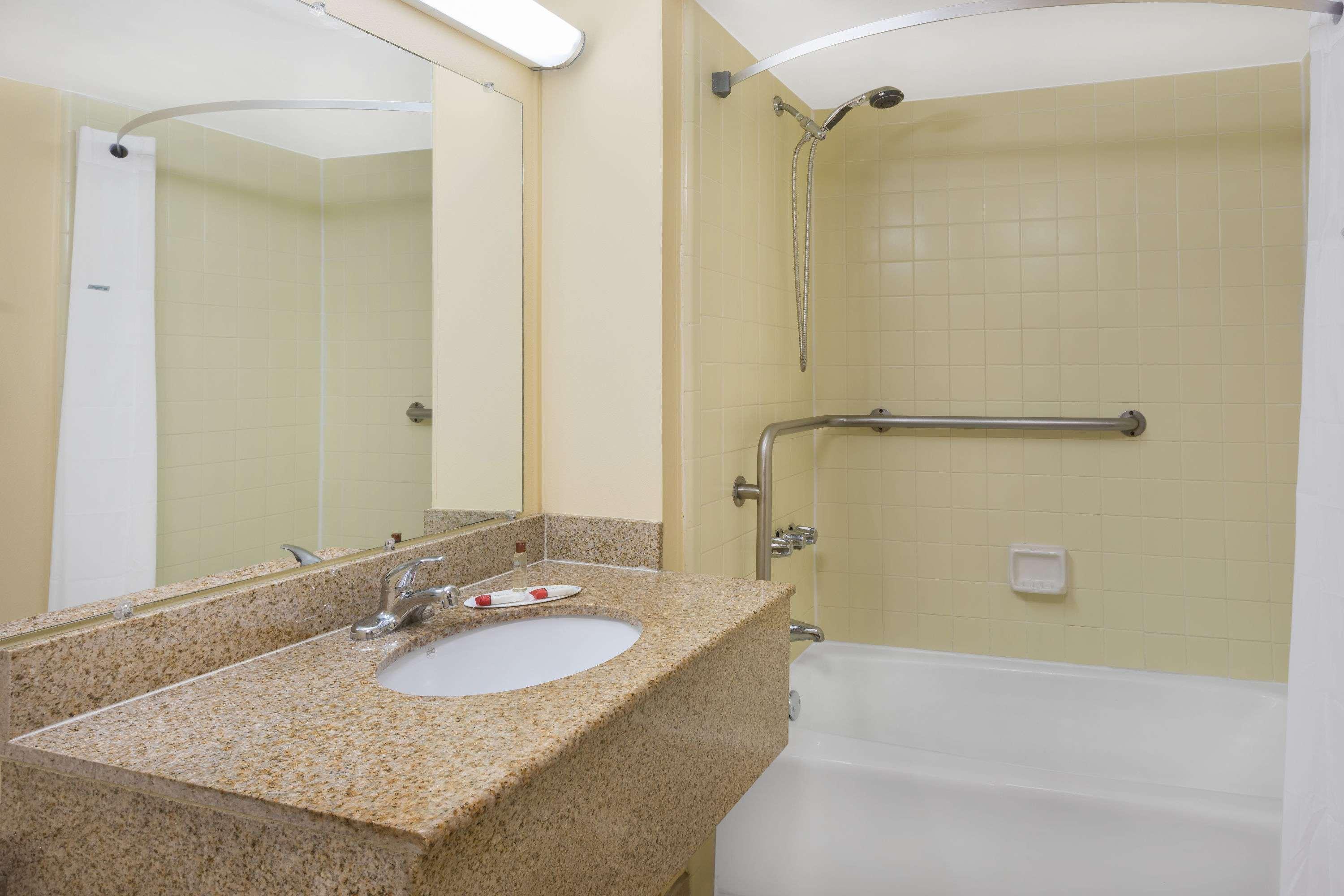 Days Inn By Wyndham Mt Pleasant-Charleston-Patriots Point Esterno foto
