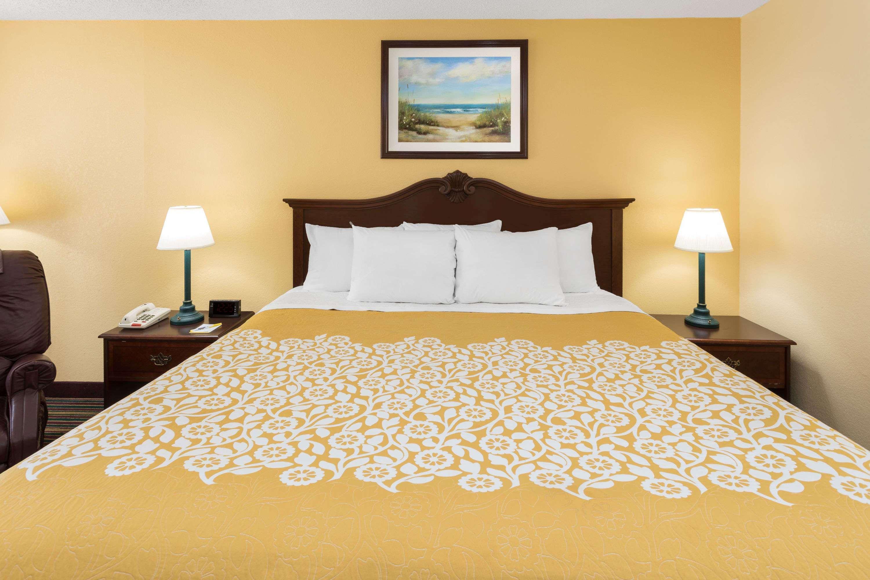 Days Inn By Wyndham Mt Pleasant-Charleston-Patriots Point Esterno foto
