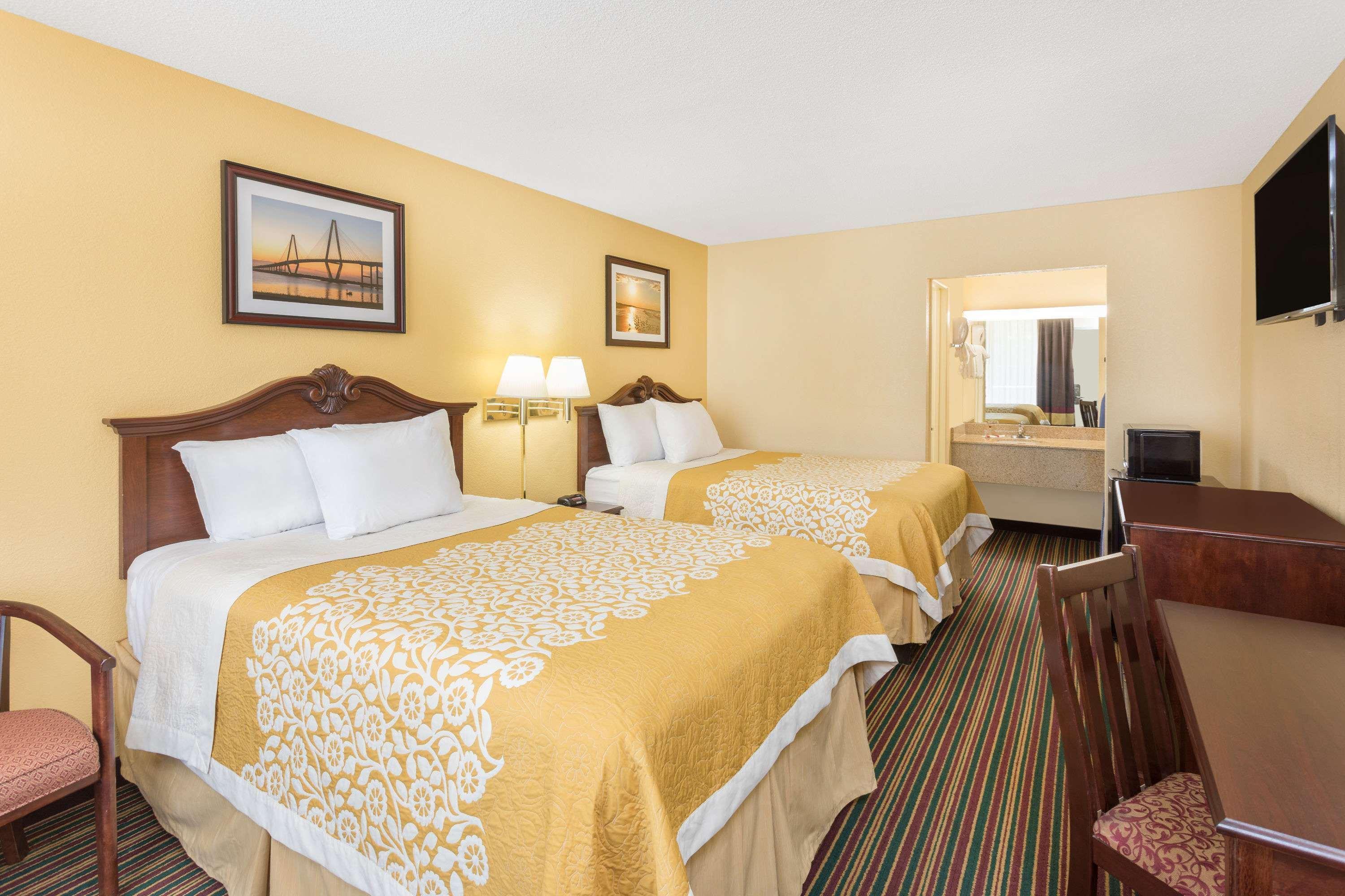 Days Inn By Wyndham Mt Pleasant-Charleston-Patriots Point Esterno foto