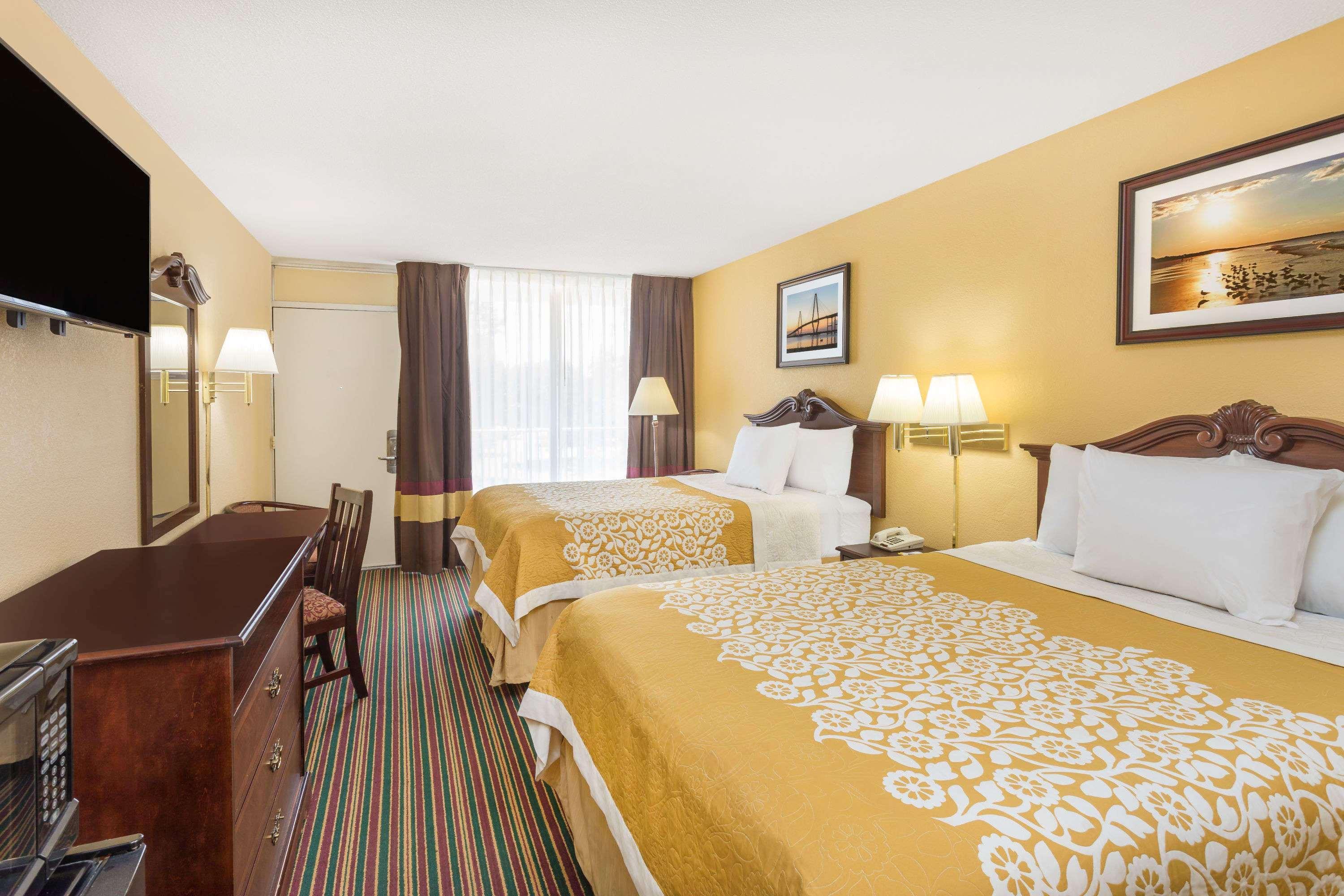 Days Inn By Wyndham Mt Pleasant-Charleston-Patriots Point Esterno foto