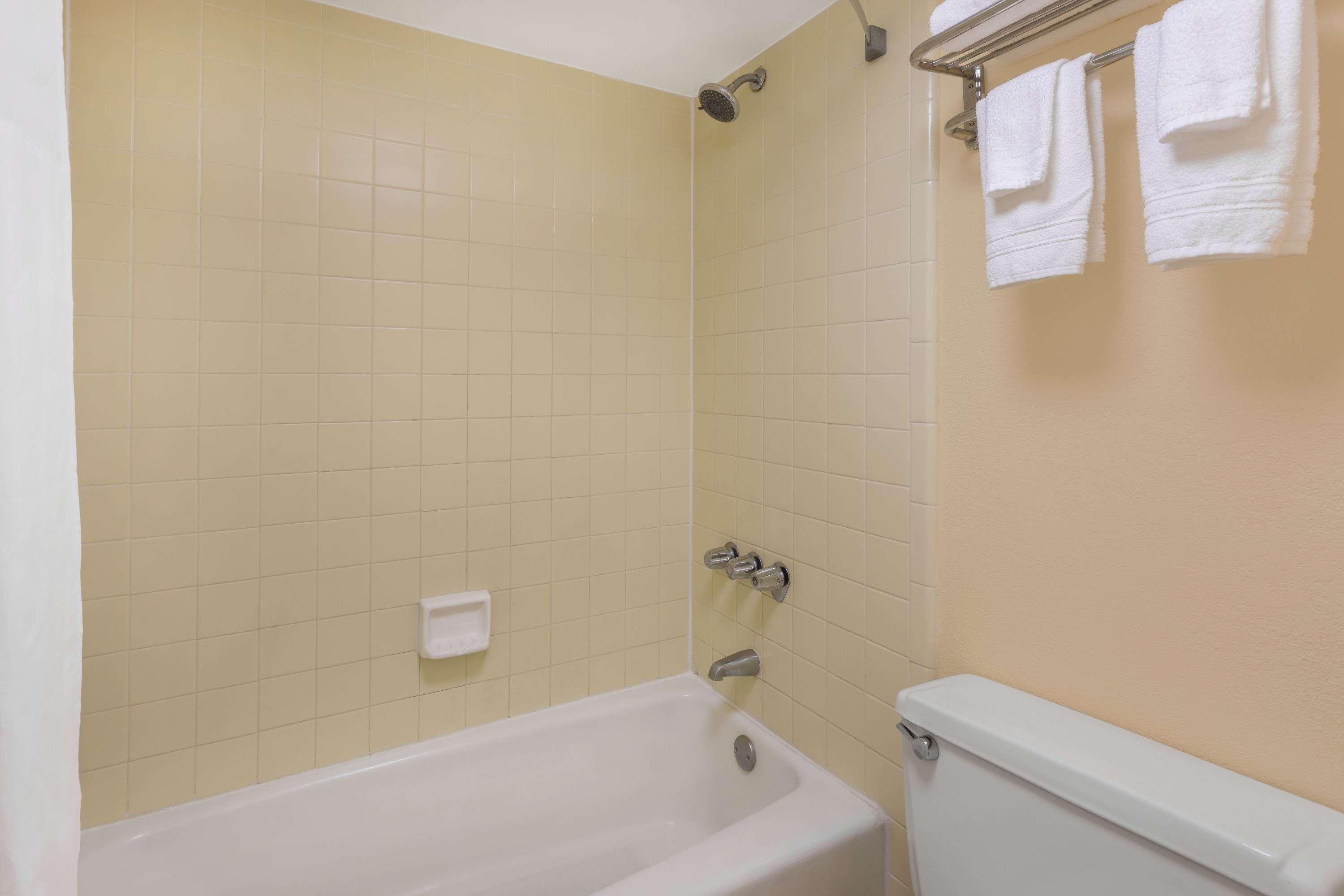 Days Inn By Wyndham Mt Pleasant-Charleston-Patriots Point Esterno foto