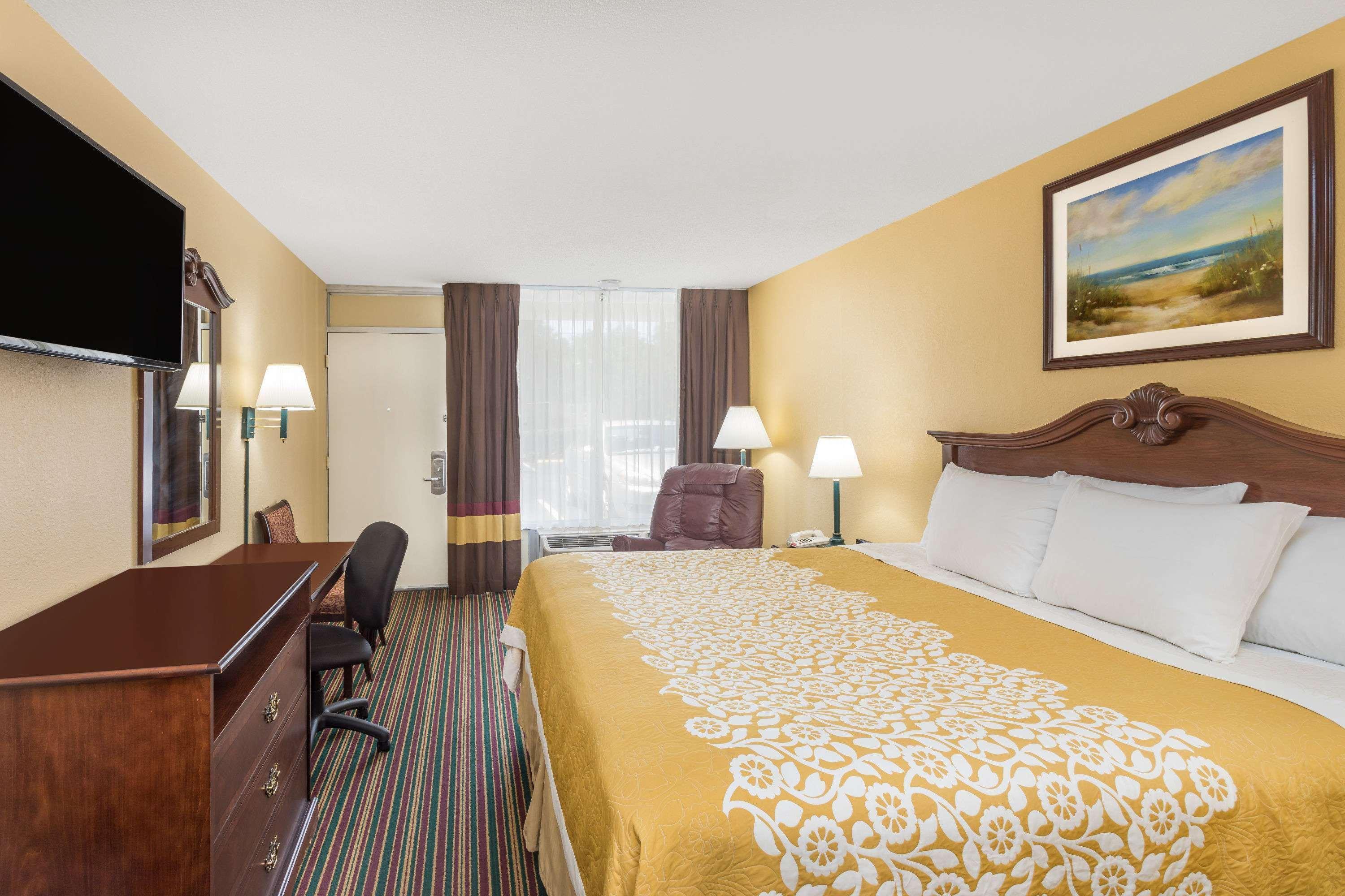 Days Inn By Wyndham Mt Pleasant-Charleston-Patriots Point Esterno foto