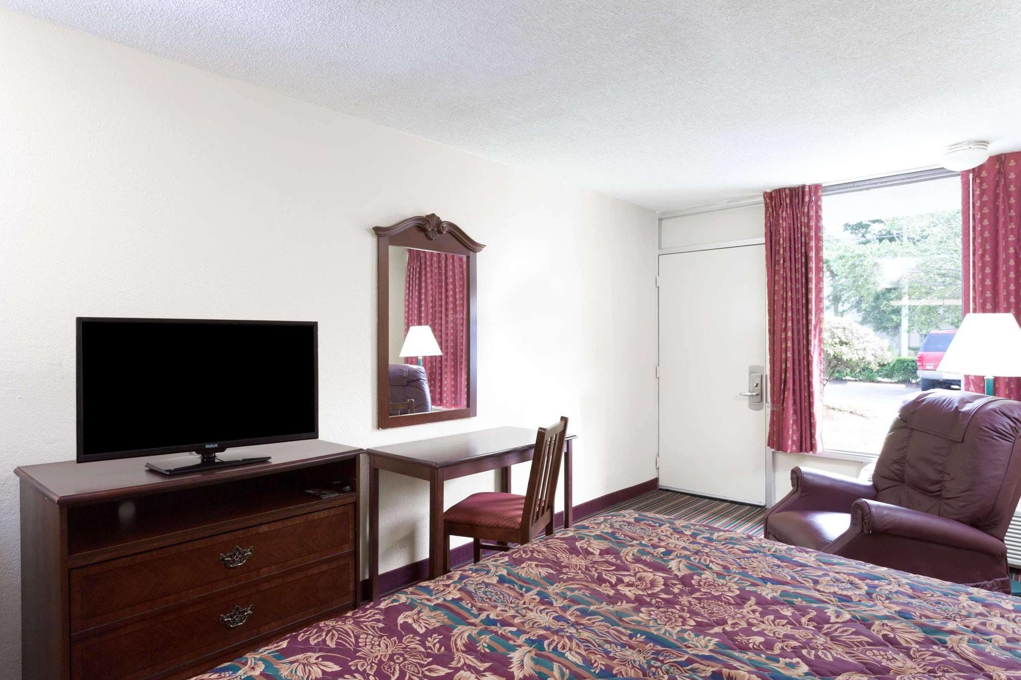 Days Inn By Wyndham Mt Pleasant-Charleston-Patriots Point Esterno foto