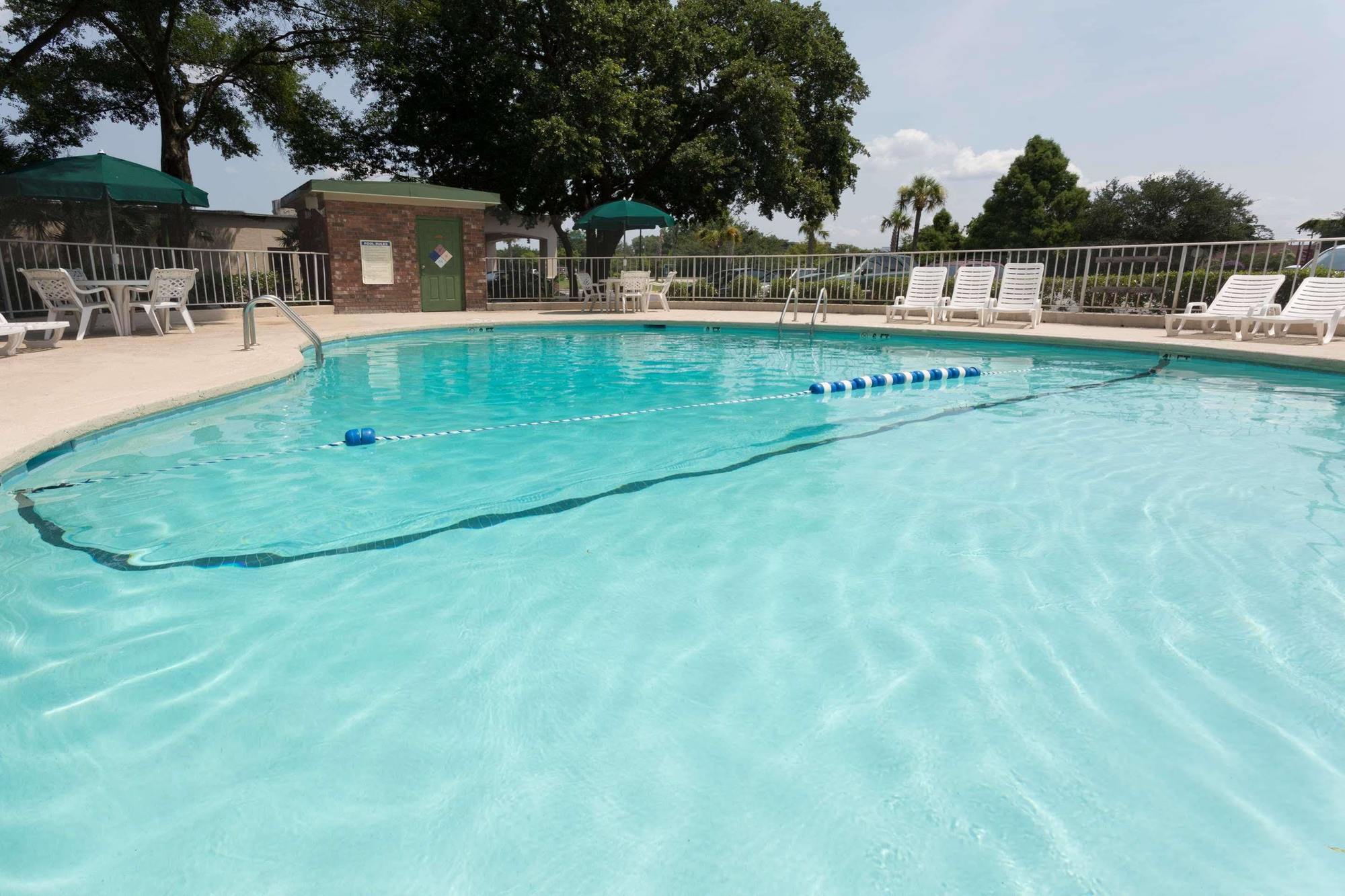 Days Inn By Wyndham Mt Pleasant-Charleston-Patriots Point Esterno foto
