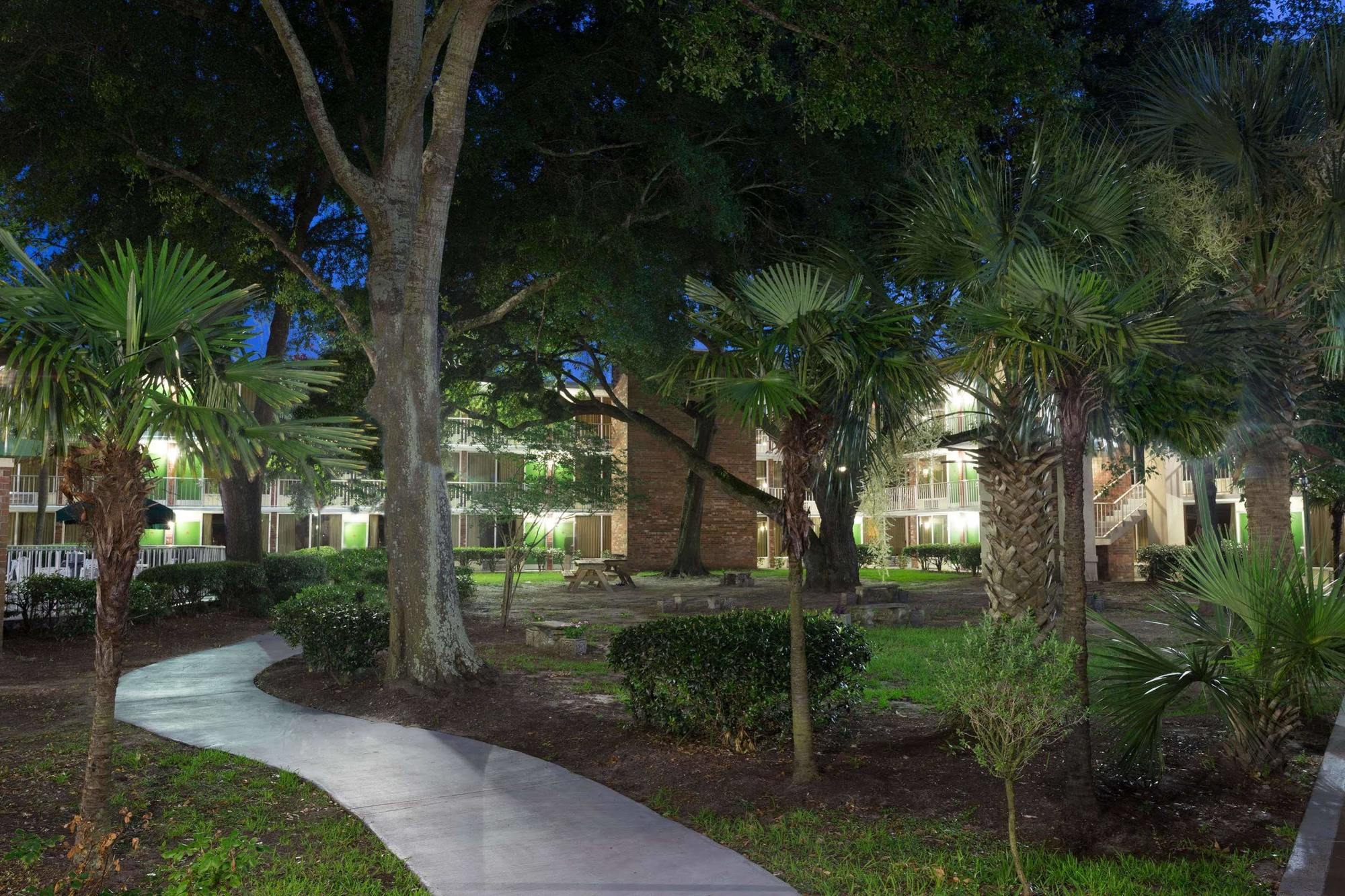 Days Inn By Wyndham Mt Pleasant-Charleston-Patriots Point Esterno foto