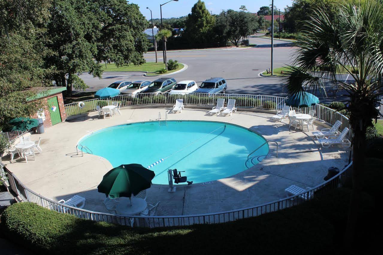 Days Inn By Wyndham Mt Pleasant-Charleston-Patriots Point Esterno foto
